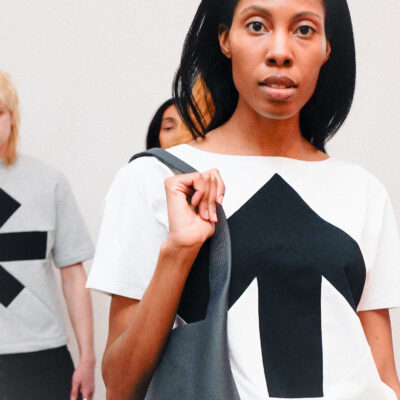 naiste UP-SHIRT valge musta noolega by Reet Aus