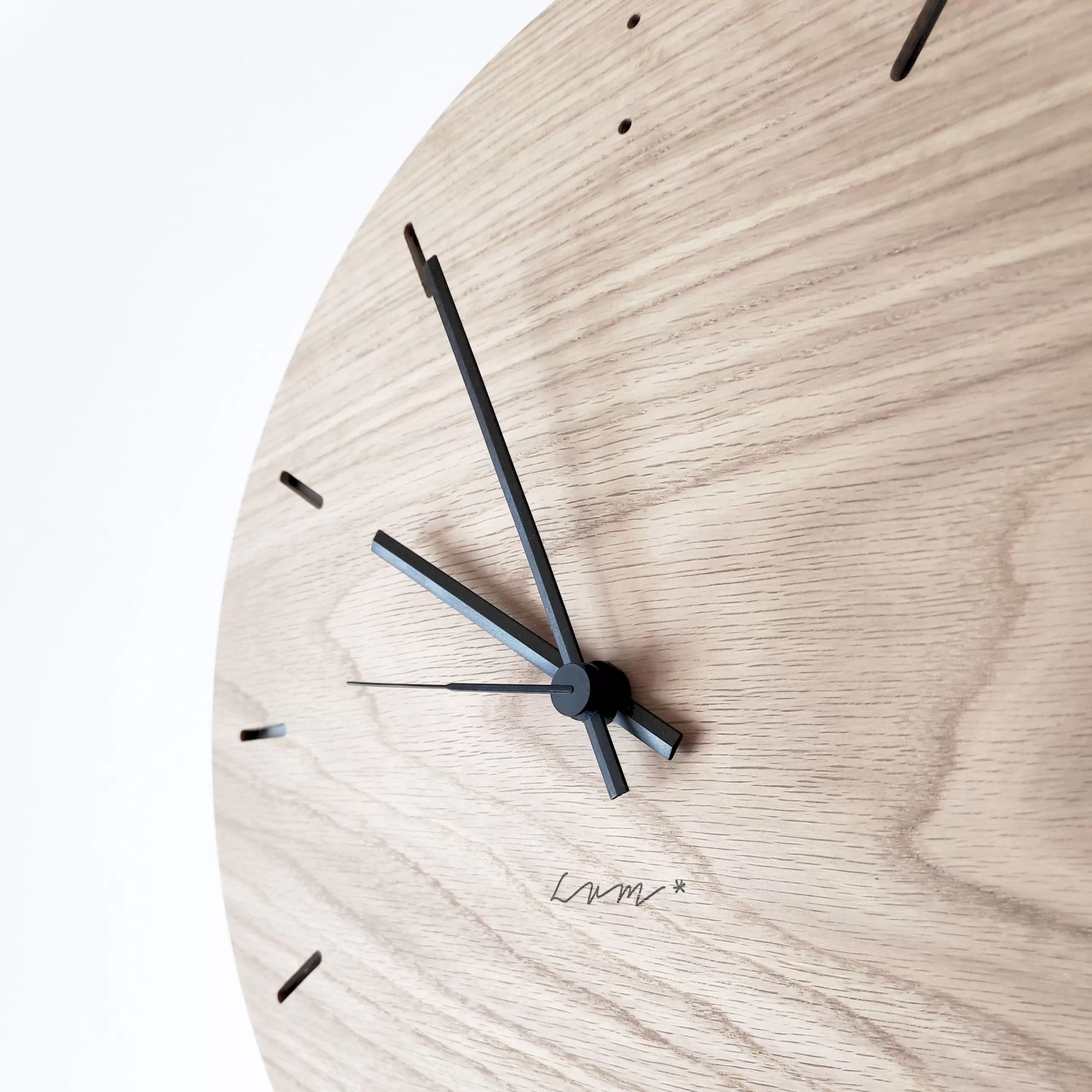 puidust seinakell BUBBLE by LUM