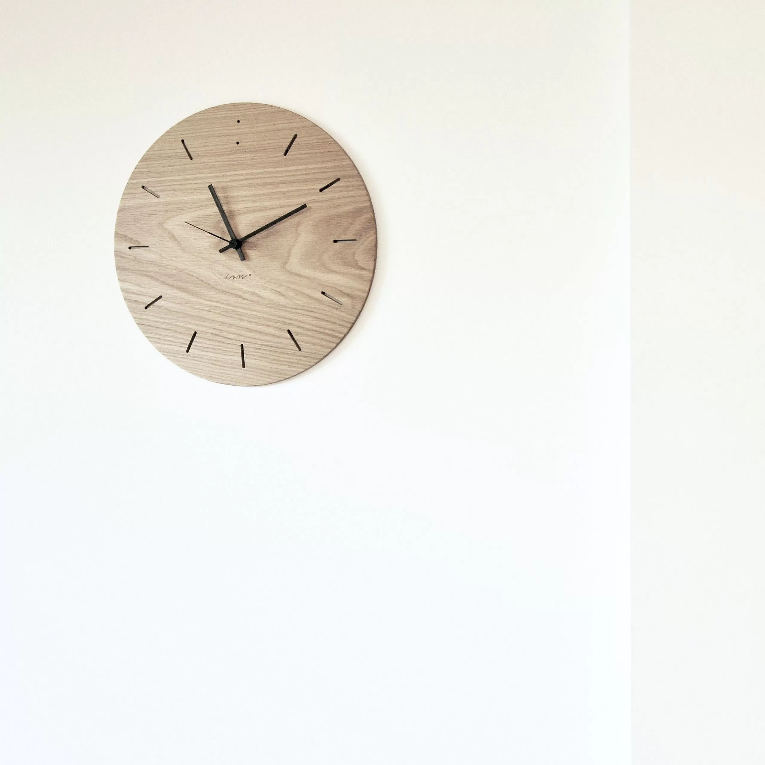 puidust seinakell BUBBLE by LUM