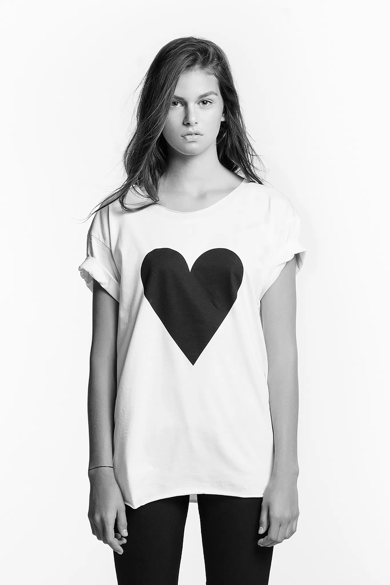 t-shirt BLACK HEART by MARIT ILISON