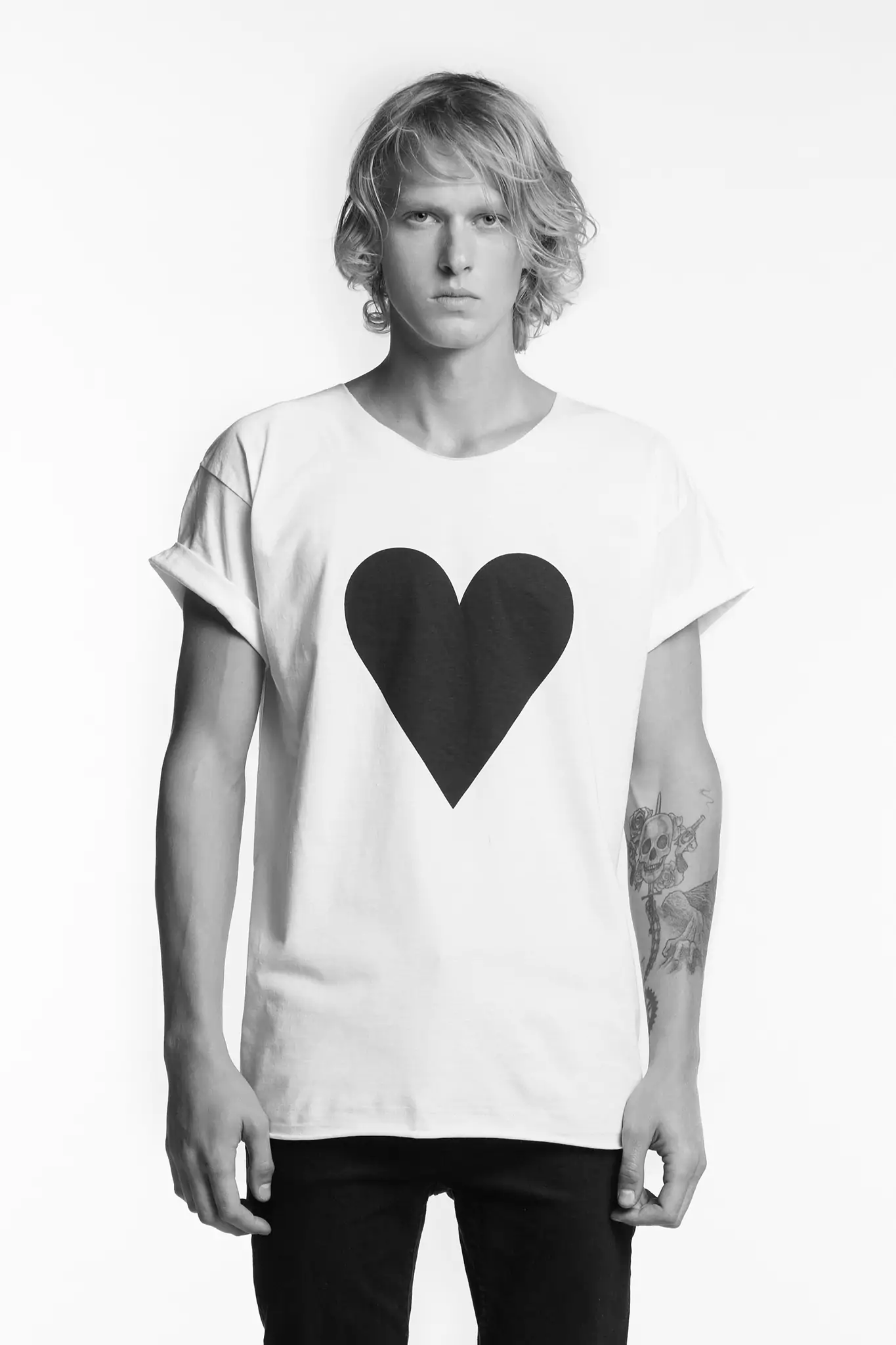 t-shirt BLACK HEART by MARIT ILISON