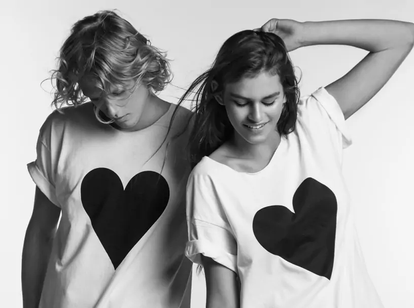 t-shirt BLACK HEART by MARIT ILISON