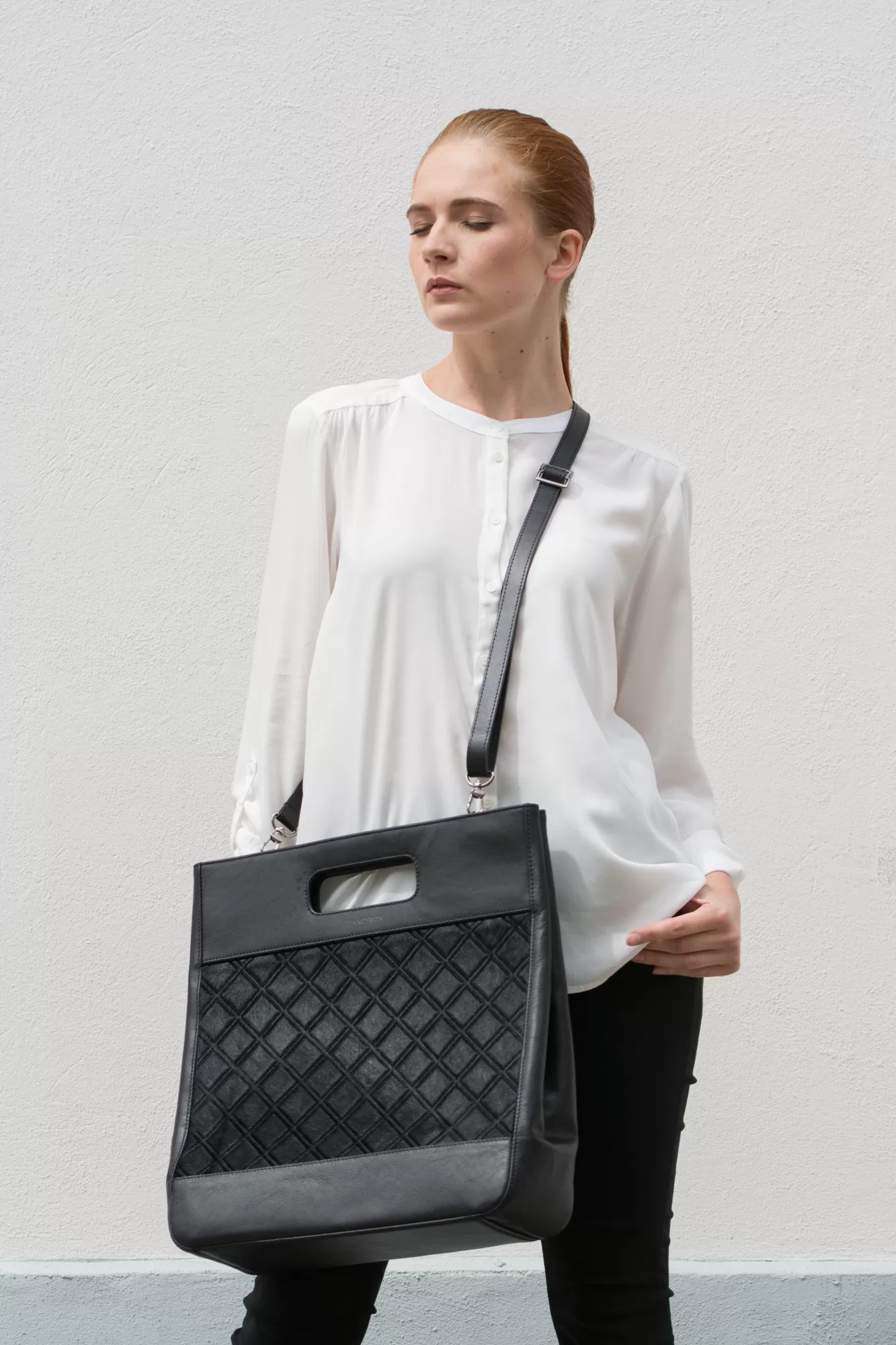 carry bag ENIGMA by Tiina Andron