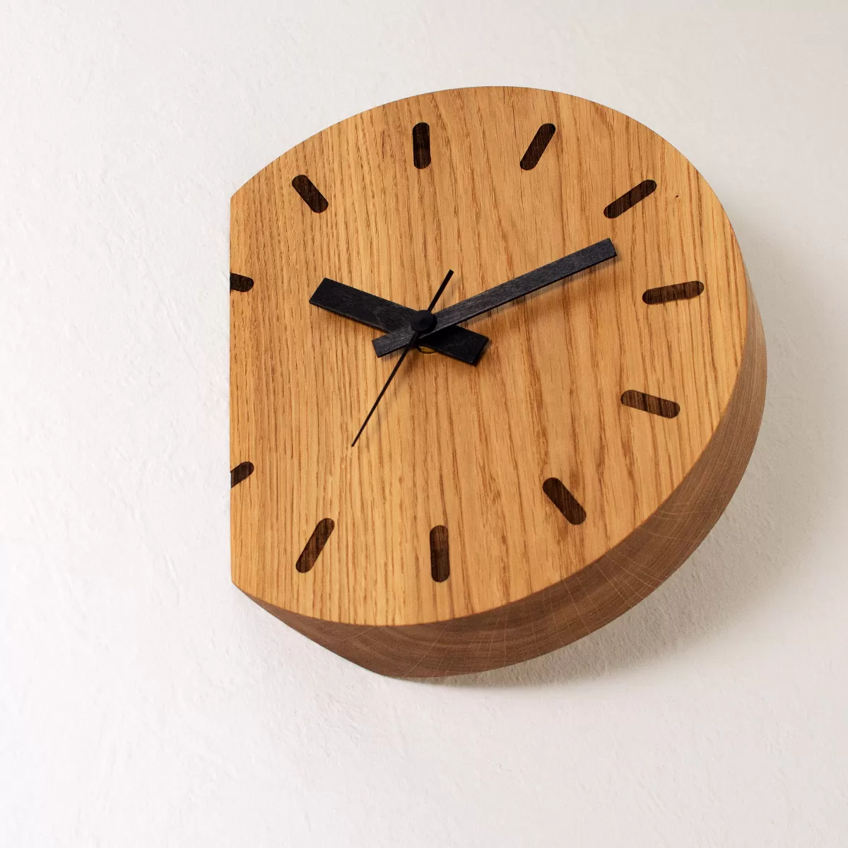 seinakell ÜLE POOLE KELLA by Ragin