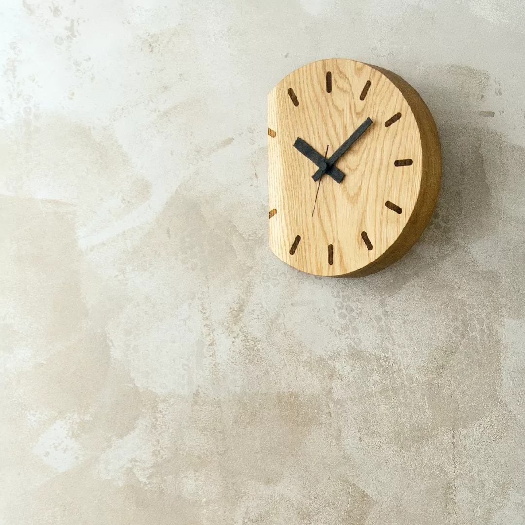 seinakell ÜLE POOLE KELLA by Ragin