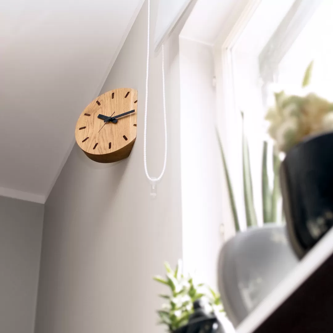 seinakell ÜLE POOLE KELLA by Ragin