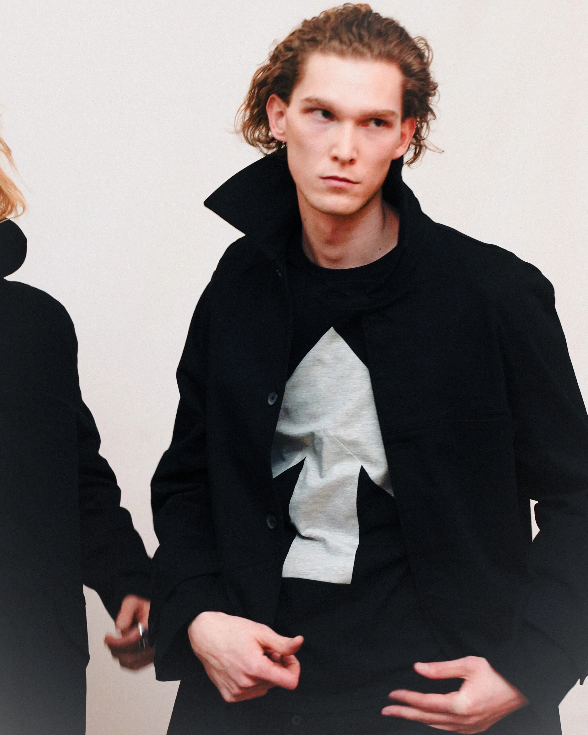 men´s Up-shirt BLACK with WHITE ARROW by Reet Aus