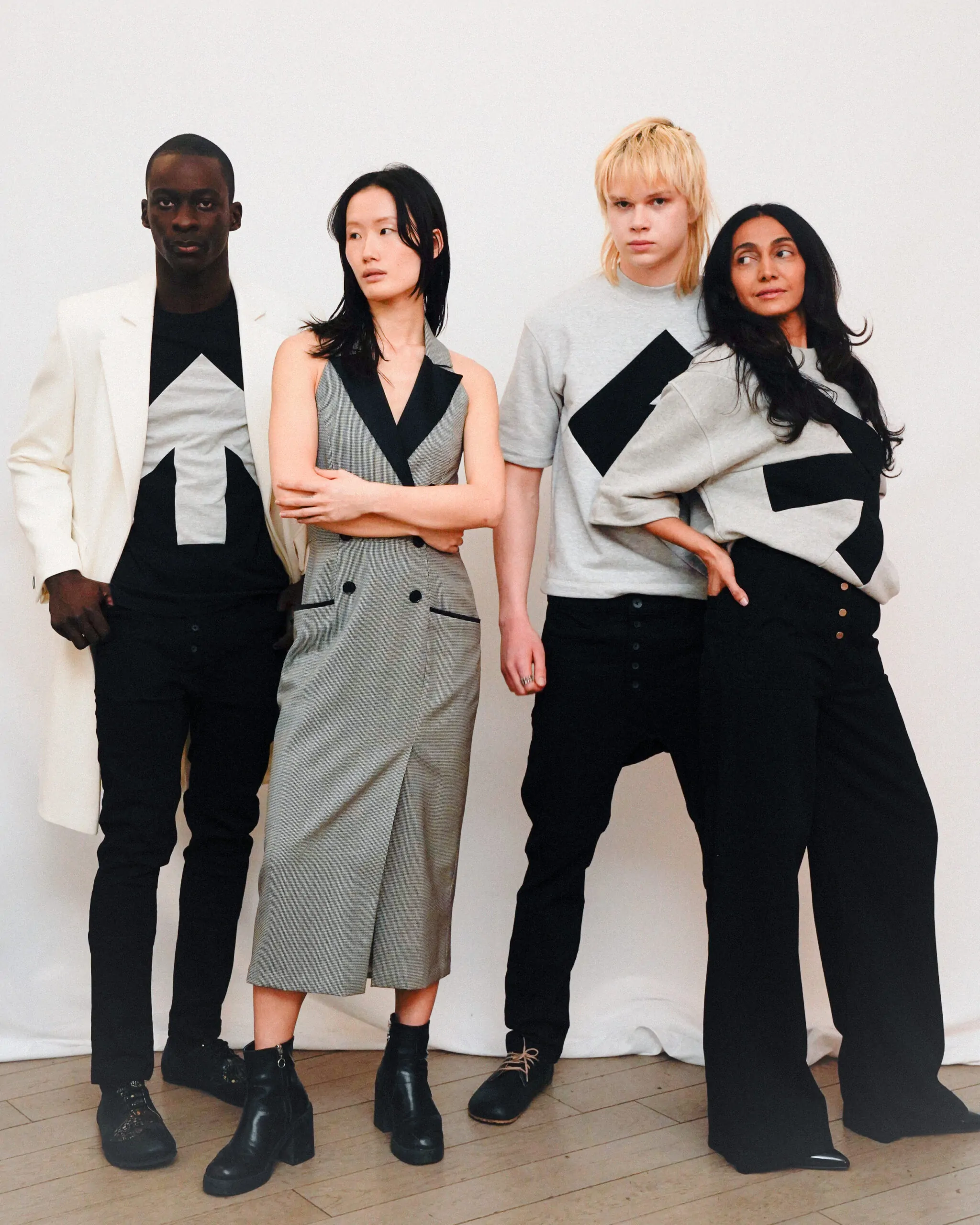 men´s Up-shirt BLACK with WHITE ARROW by Reet Aus