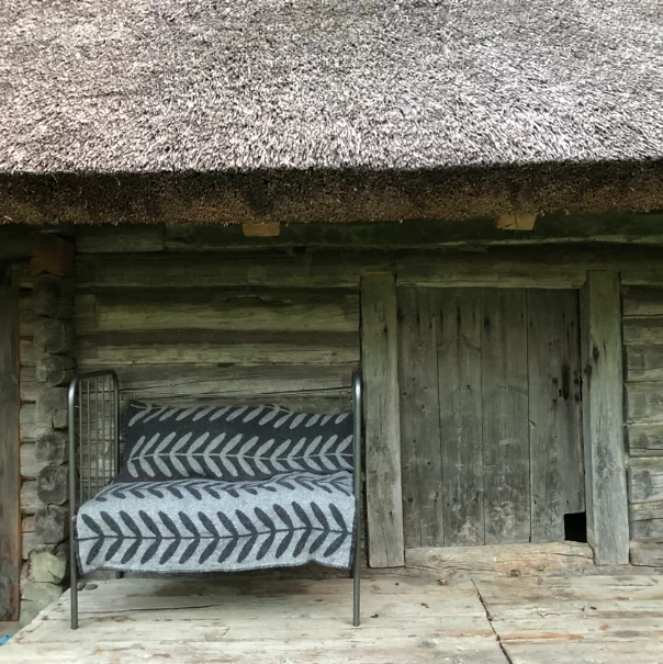 throw LIANE by Mare Kelpman