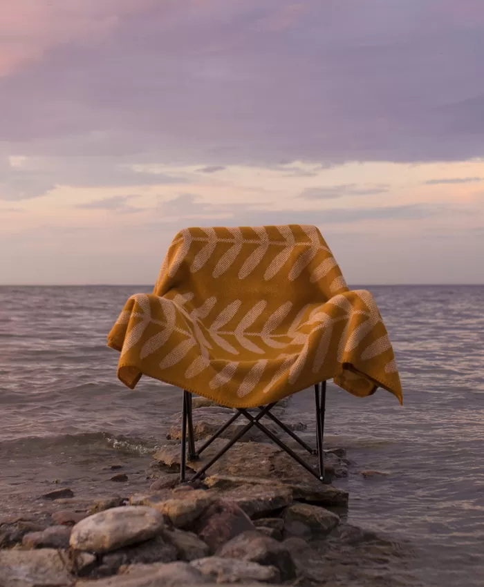 throw LIANE by Mare Kelpman