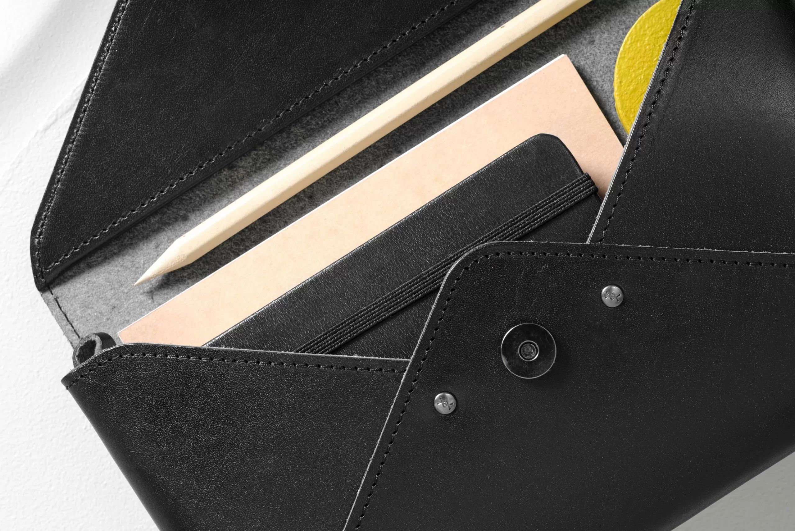 hand bag MODEL CLUTCH by Craftory