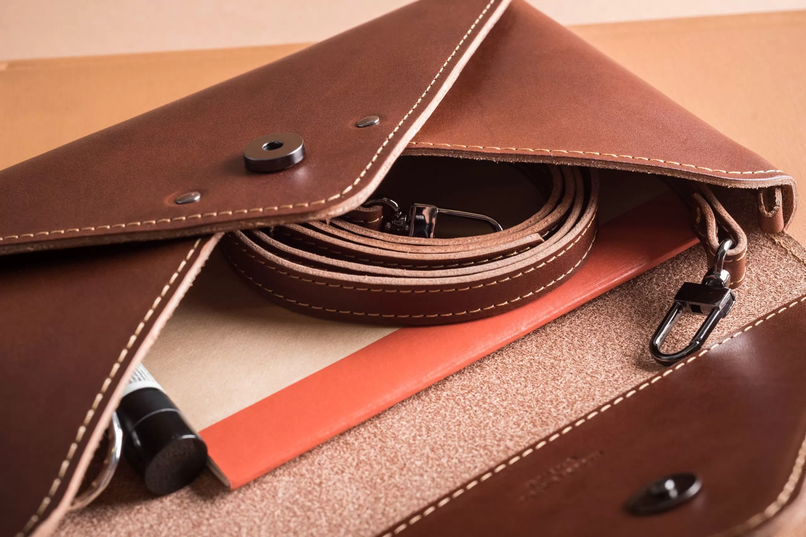 hand bag MODEL CLUTCH by Craftory