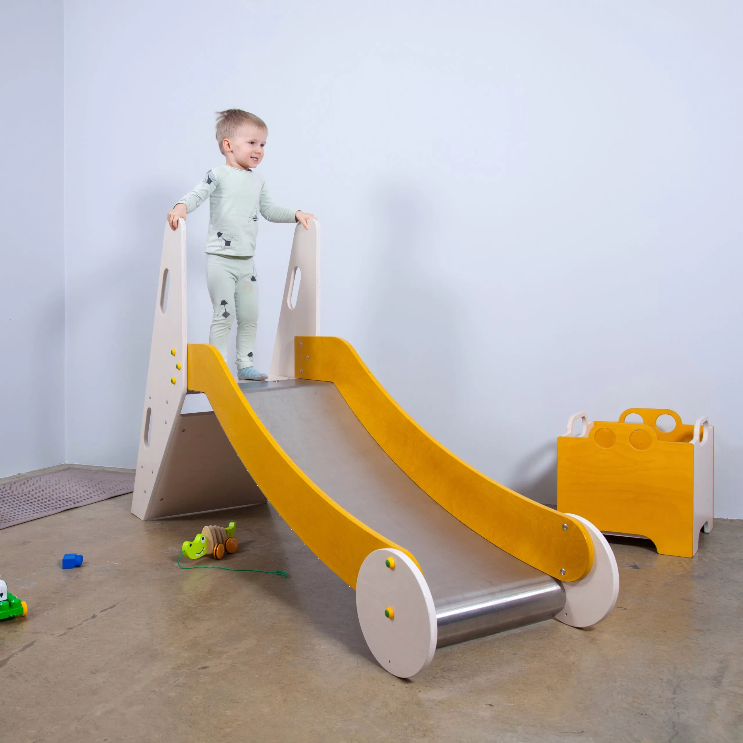 slide LIUG by Wolfberry