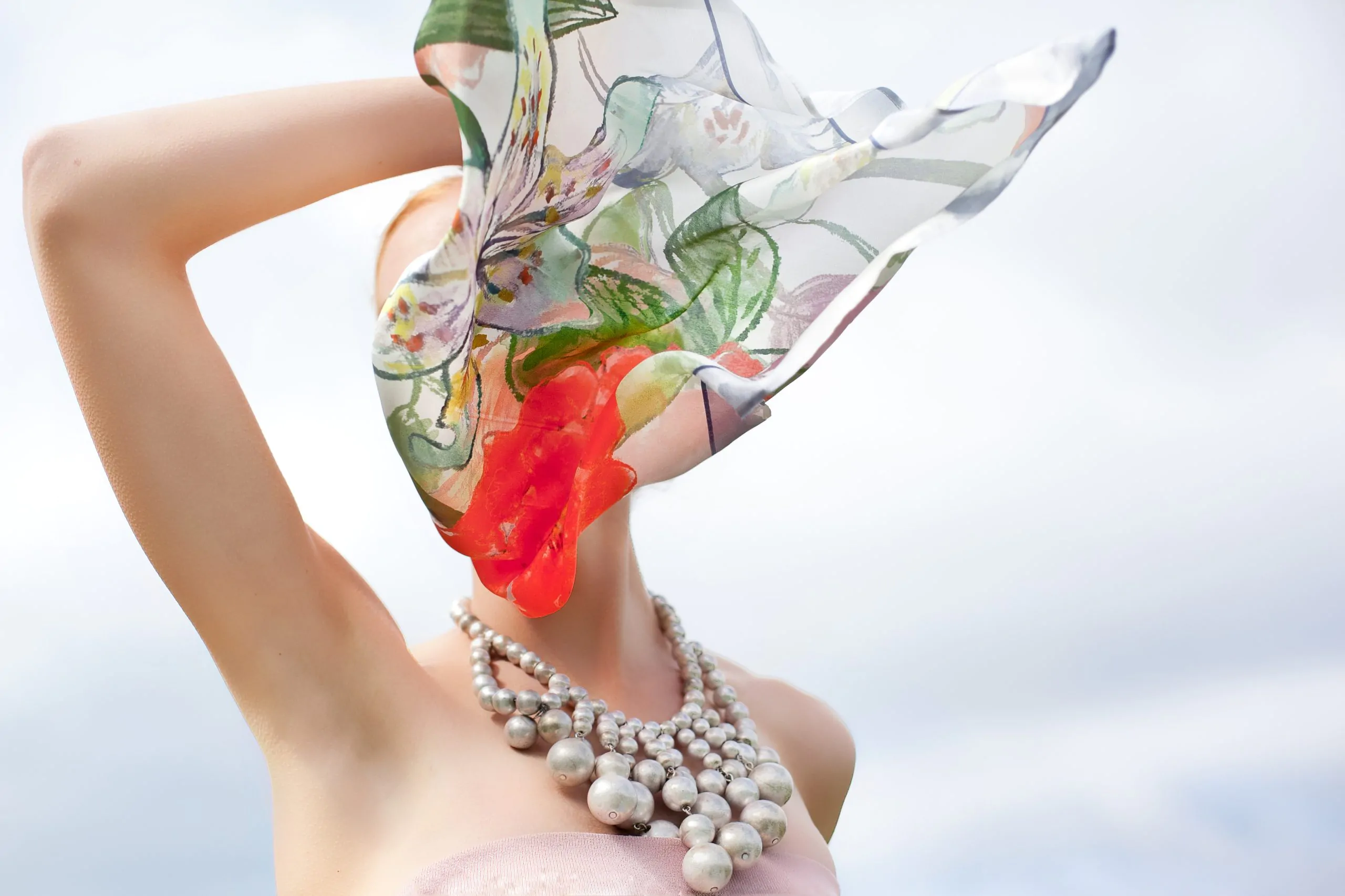 siidirätik FLORAL SALUTE by Miurio Studio (90x90)