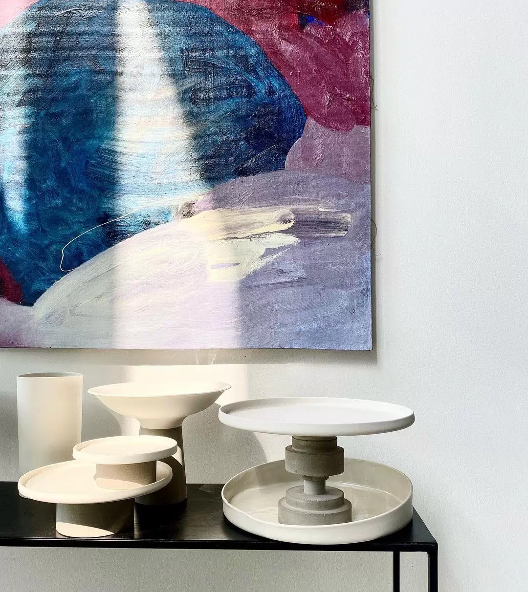 tordialus reljeefse betoonist jalaga by Nüüd Ceramics