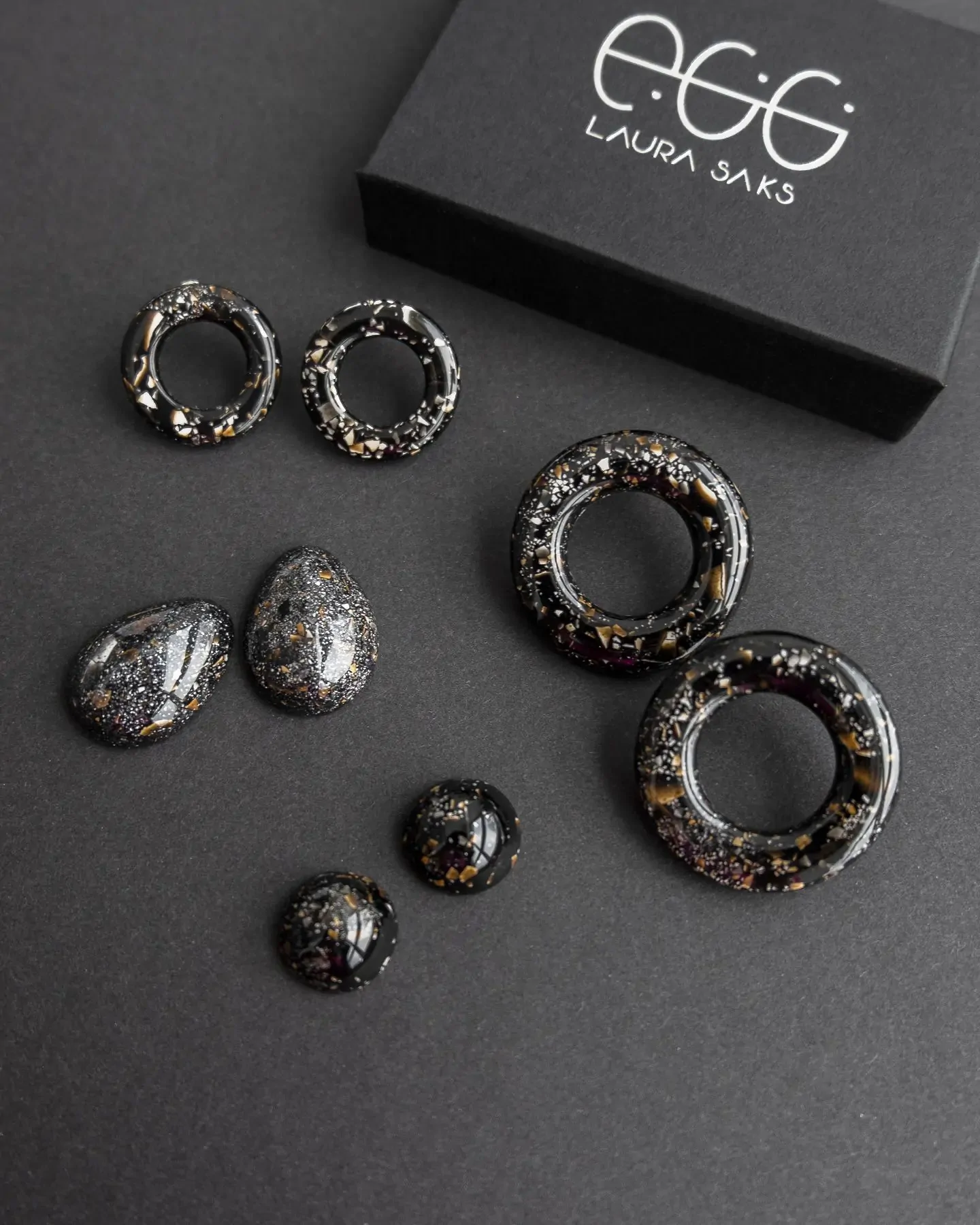 kõrvarõngad SCRAMBLED EGG RING by Laura Saks