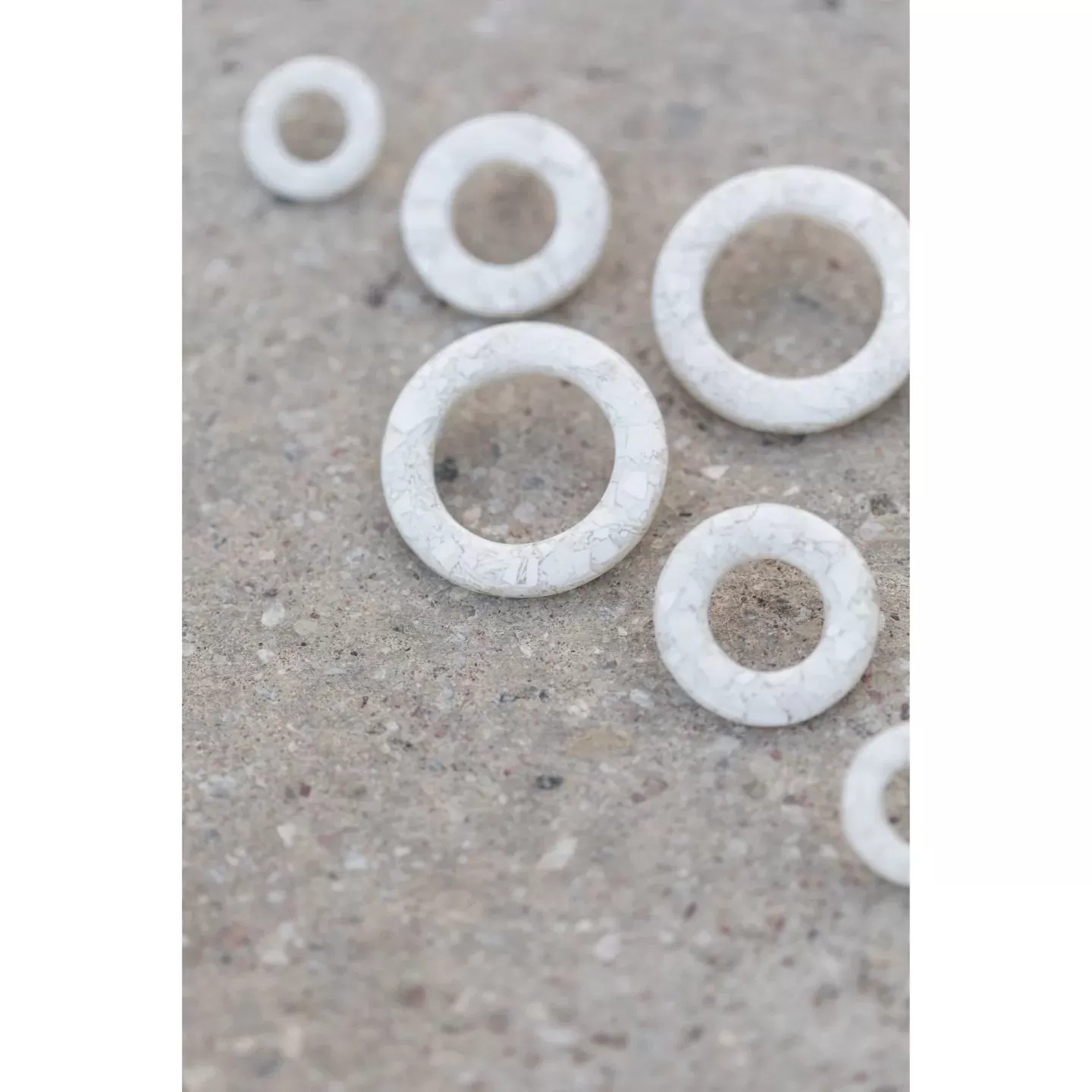 kõrvarõngad SCRAMBLED EGG RING by Laura Saks