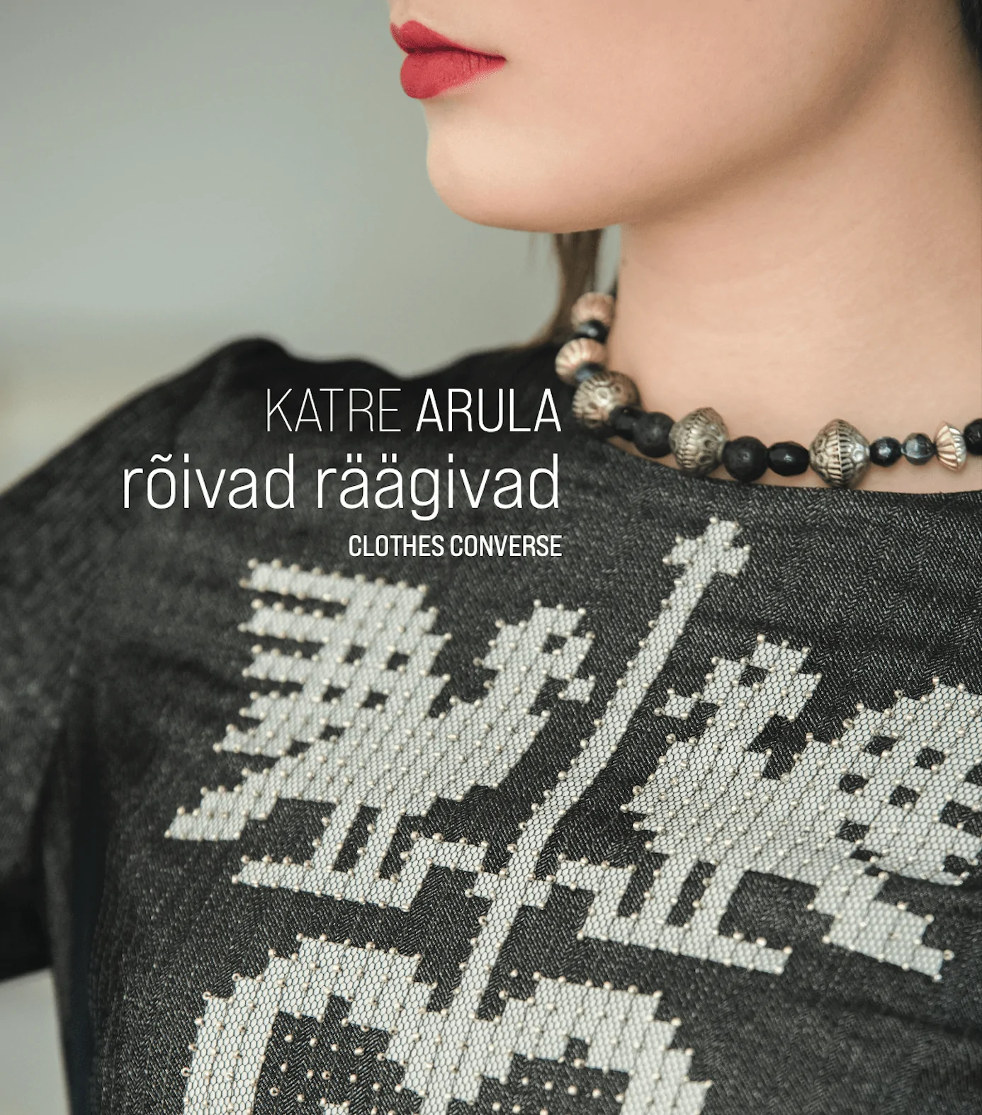 raamat ''Rõivad räägivad'' by Katre Arula