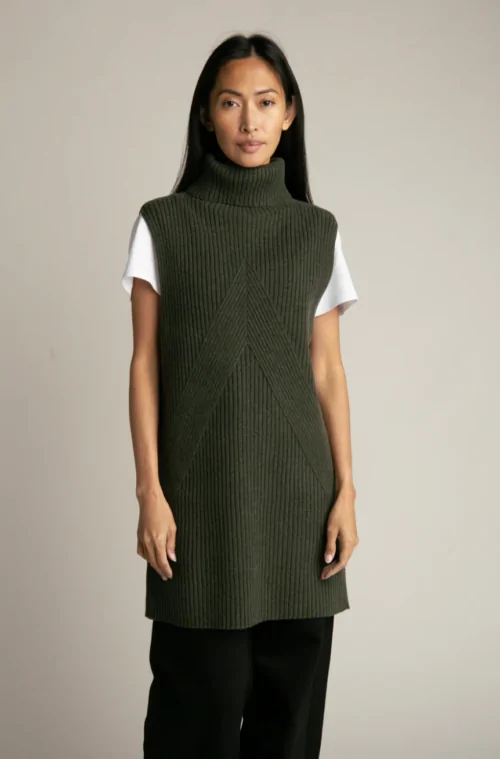 ümbertöödeldud villast õmblusteta vest by Reet Aus