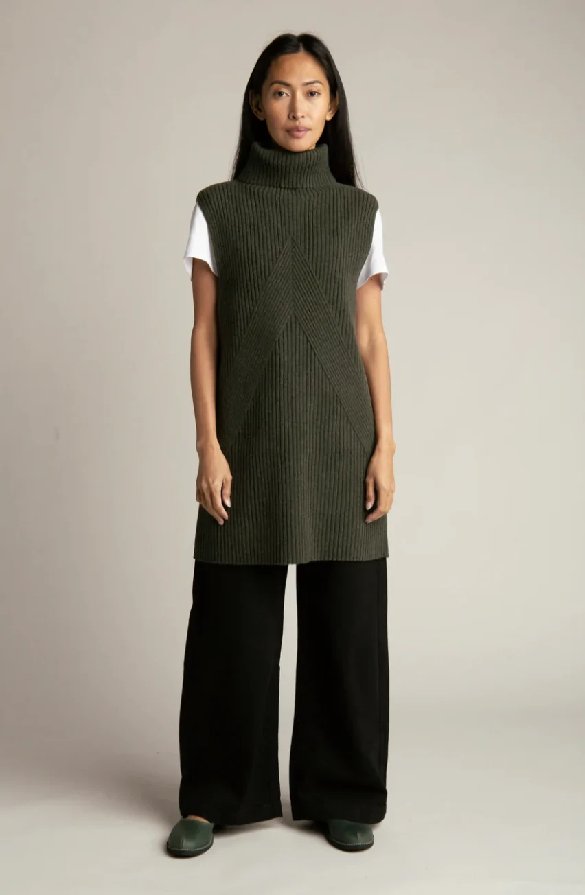 ümbertöödeldud villast õmblusteta vest by Reet Aus