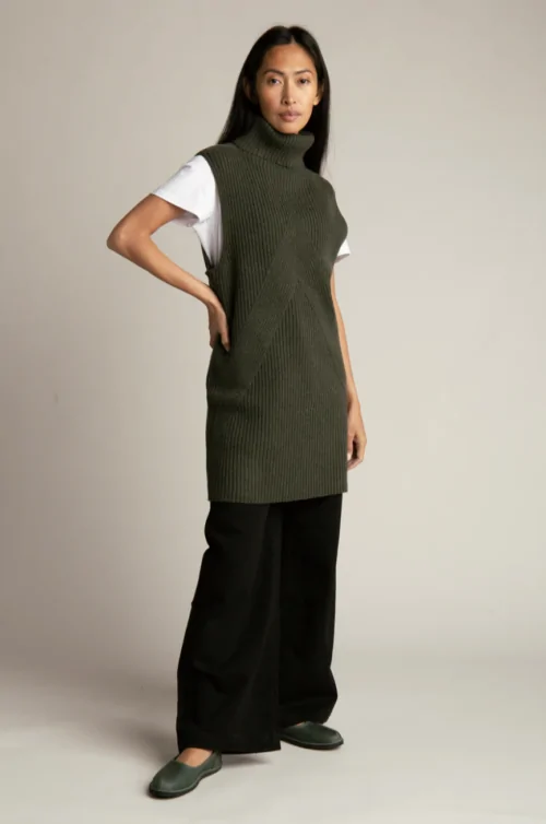 ümbertöödeldud villast õmblusteta vest by Reet Aus