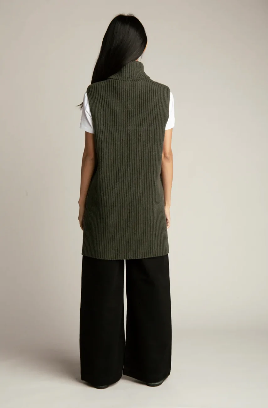 ümbertöödeldud villast õmblusteta vest by Reet Aus