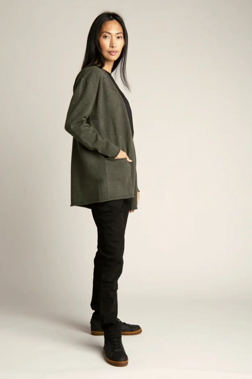 ümbertöödeldud villast õmblusteta kardigan by Reet Aus