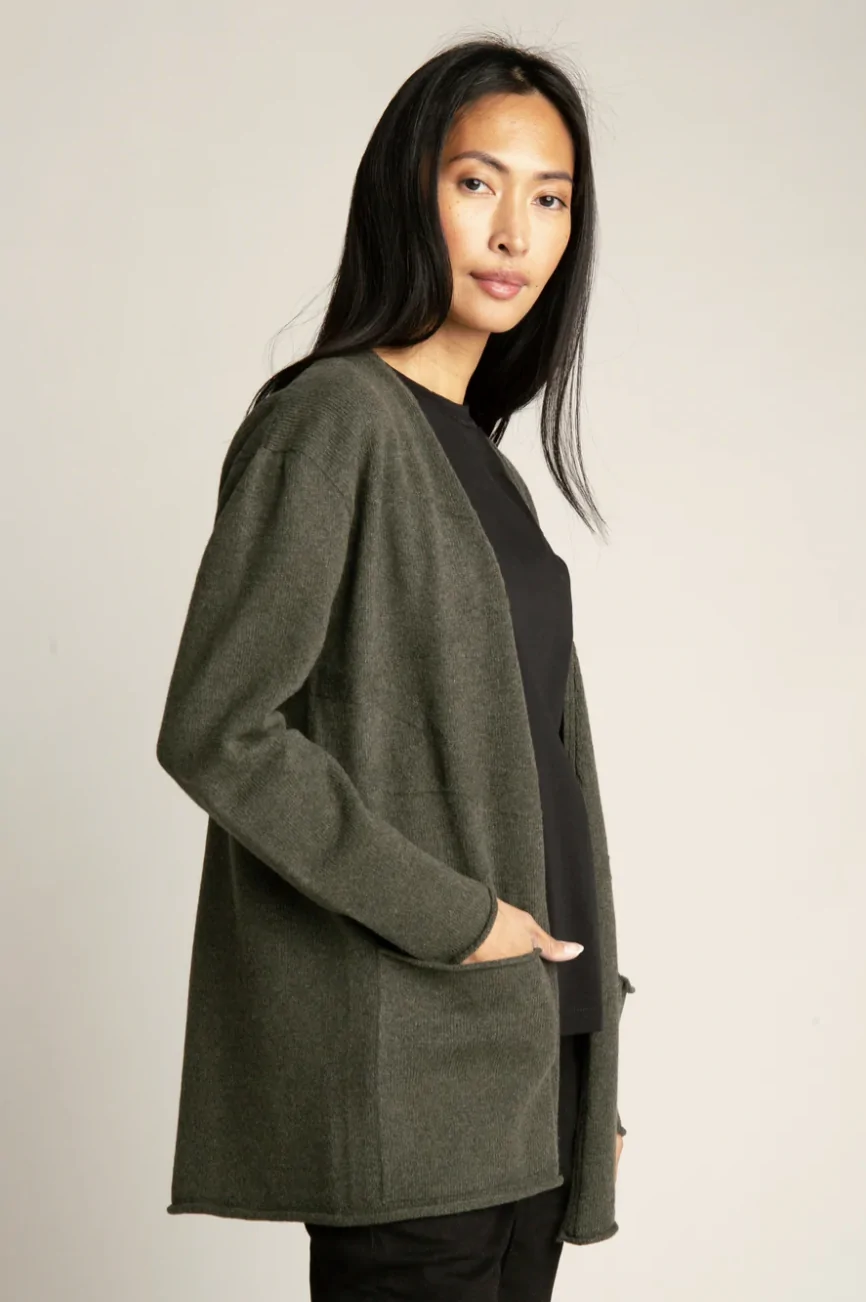 ümbertöödeldud villast õmblusteta kardigan by Reet Aus