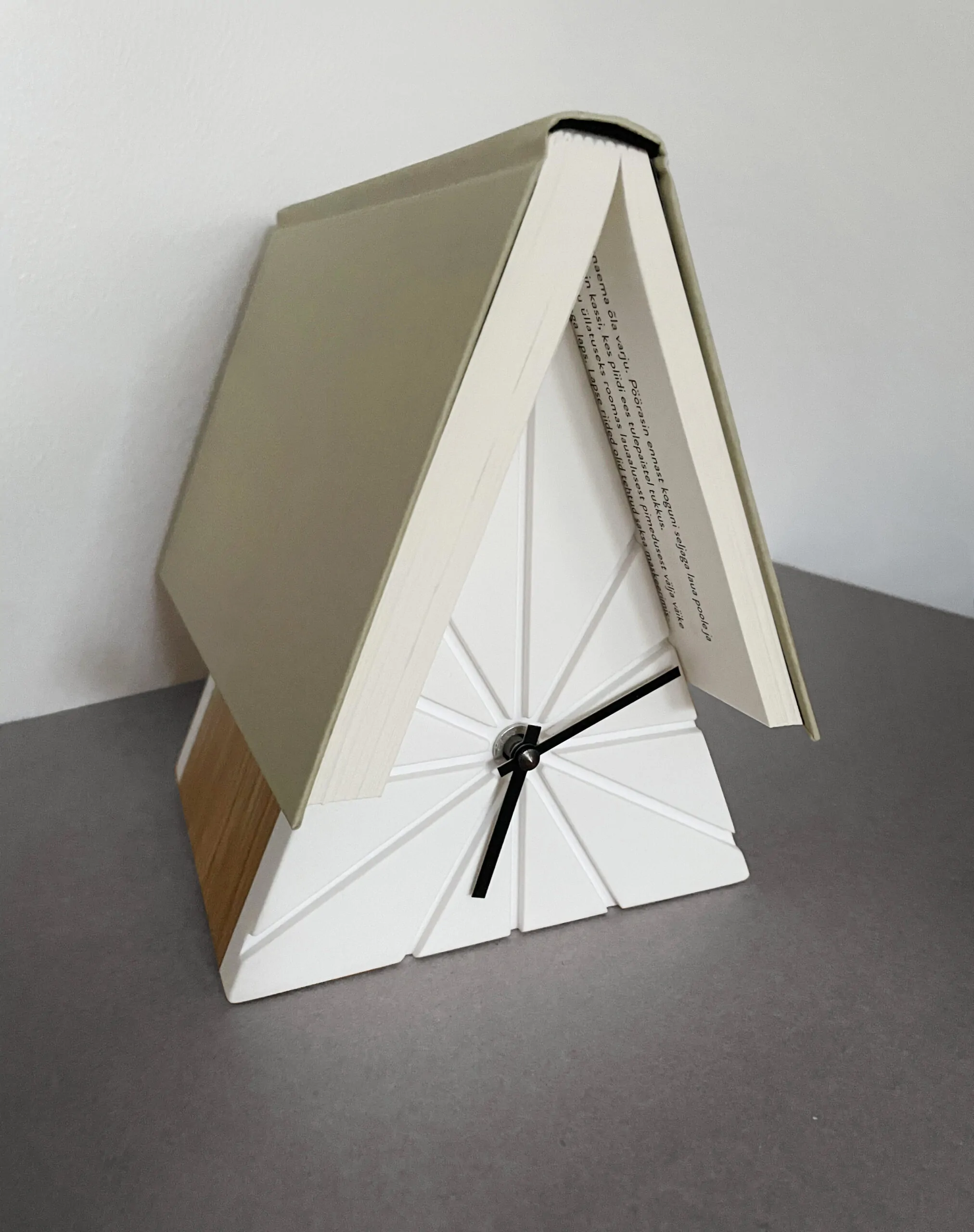 Lauakell-järjehoidja by Harri Erhlich