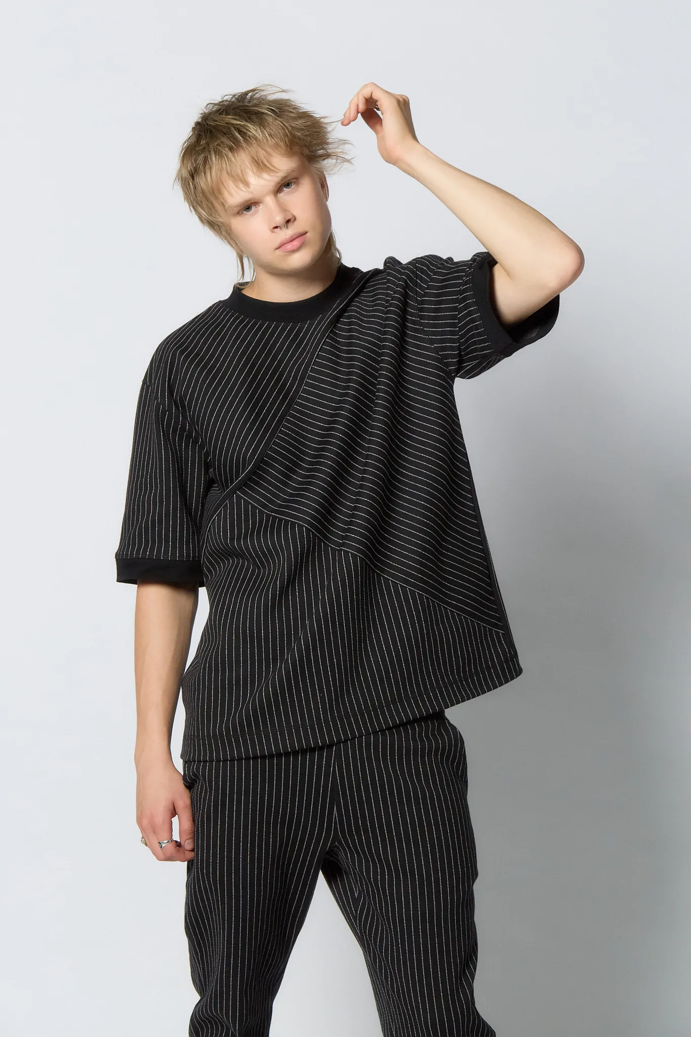 oversized T-särk meeste must-valge by Reet Aus