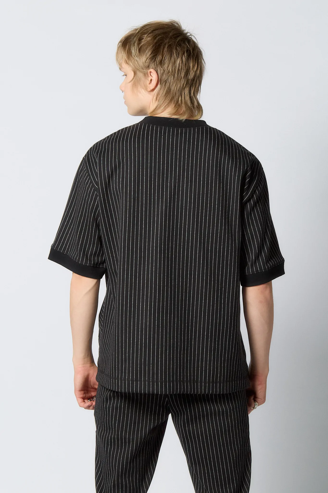 oversized T-särk meeste must-valge by Reet Aus