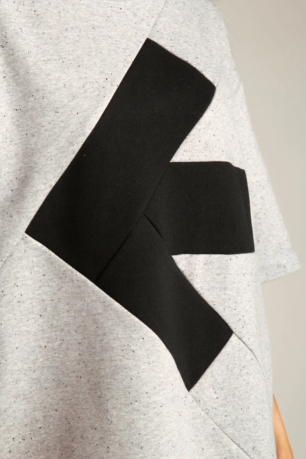naiste oversized noolega t-särk by Reet Aus